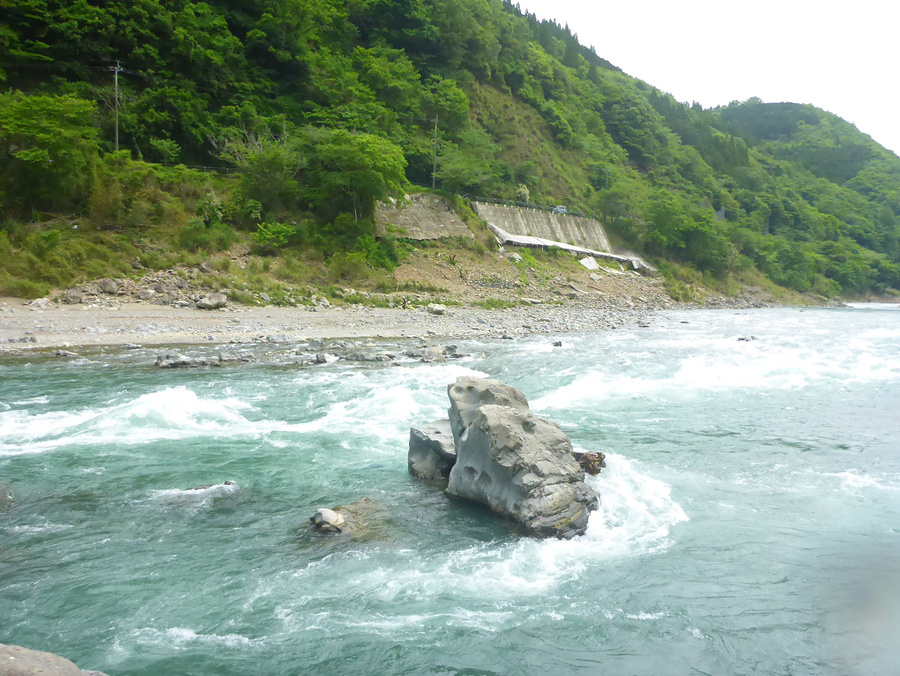 一人一人が、二叉に挑戦します。